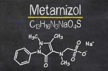 Schiefertafel mit der chemischen Formel von Metamizol