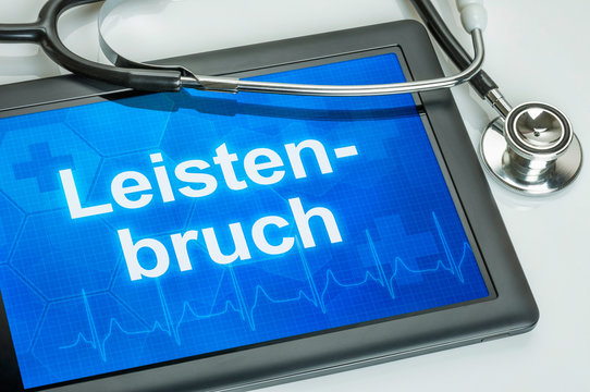 Tablet mit der Diagnose Leistenbruch auf dem Display