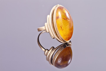 Old gold ring with inset amber