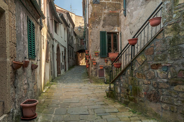 Fototapeta na wymiar Solar ancient town and the streets of the beautiful Tuscany, Ita