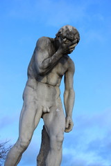 Statue déprimée au Jardin des Tuileries