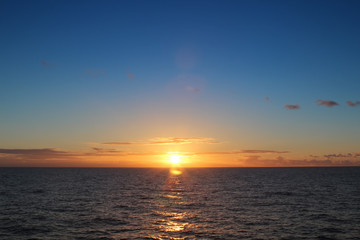 Sonnenuntergang im Ozean