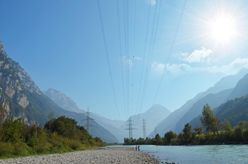 Schweiz - Fluss Reuss im Ursurental mit Alpen
