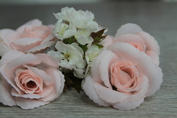 Apfelblüten und Rosen