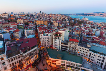 Luftansicht von Istanbul nach Sonnenuntergang