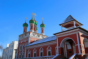 Fototapeta na wymiar Vysokopetrovsky Monastery in Moscow