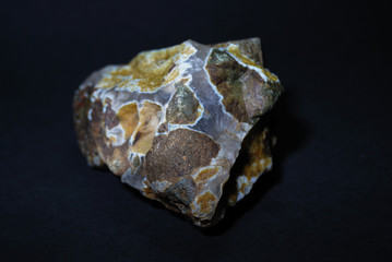 Collezione di minerali preziosi in forma naturale