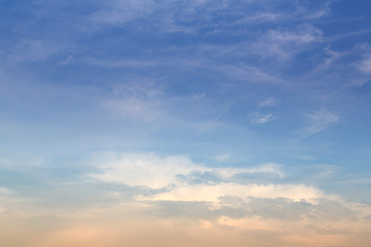 sky in sunrise © Oran Tantapakul