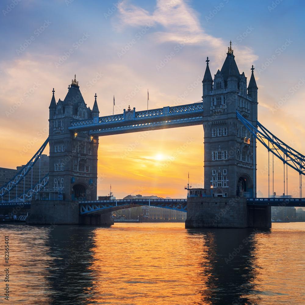 Sticker famous tower bridge at sunrise