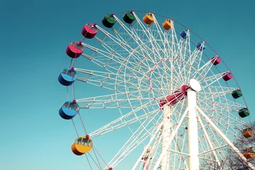 Papier Peint photo autocollant Parc dattractions Grande roue géante contre le ciel bleu, Vintage