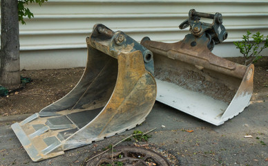 Two shovels taken off an extractor truck.