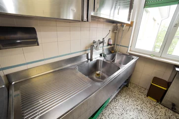Photo sur Plexiglas Bâtiment industriel huge sink stainless steel industrial kitchen with tap