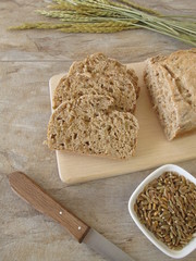 Aufgeschnittenes Grünkernbrot