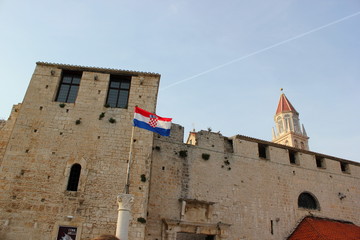 Fototapeta na wymiar Mauer der Festung Kamerlengo in Trogir (Kroatien)