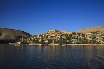 New Halfeti and the river Euphrates