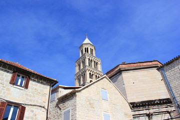 Fototapeta na wymiar Glockenturm des Doms von Split im Diokletianpalast