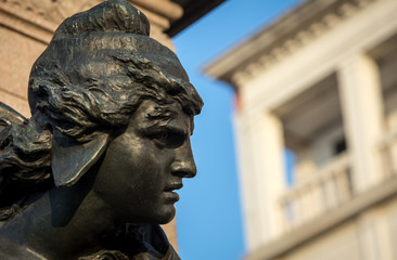 female statue venice