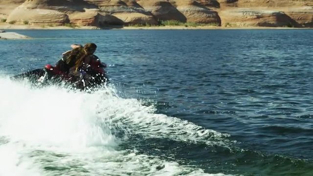 SLO MO WS TS Young couple riding jet boat in Lake Powell / Utah, USA