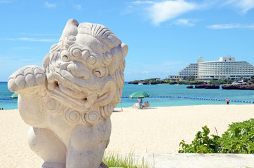 Pretty Shisa in Onna Beach, Okinawa, japan - obrazy, fototapety, plakaty