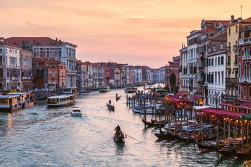 Coucher de soleil sur le Grand Canal à Venise, Italie
