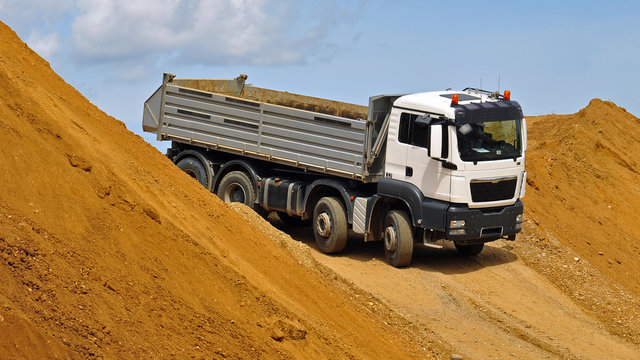 lkw auf baustelle