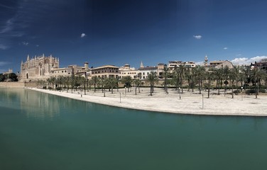Perspectiva diferente de la catedral de palma © juanjo