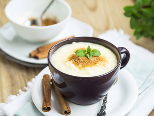 Rice Pudding with Cinnamon Powder and Mint Leaf