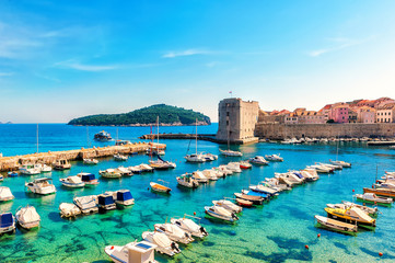 Fototapeta na wymiar Beautiful sunny day over the bay in front of old town Dubrovnik