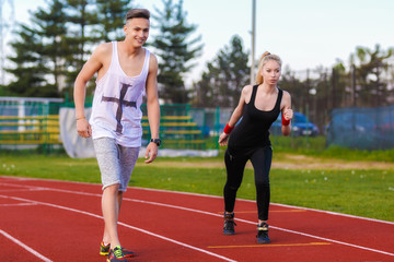 Obraz premium An attractive man and woman jogging on the track