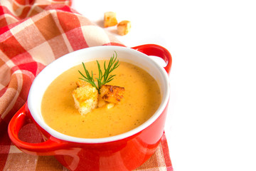 Cream soup with croutons