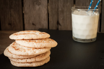 Fototapeta na wymiar pancakes with milk on a gray background