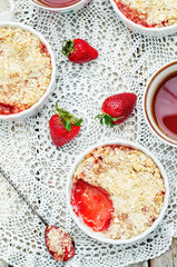 crumble with strawberries and cereal