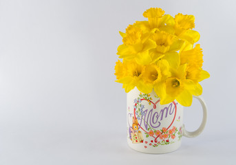 Mom Coffee Mug With Daffodils