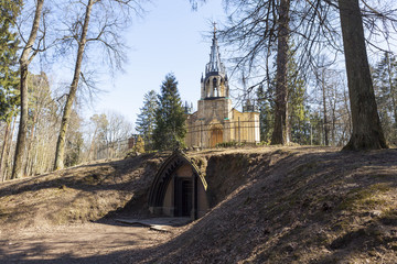 Склеп графа Адольфа Полье близ храма Петра и Павла в Парголове