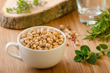 Raw and healthy chickpeas