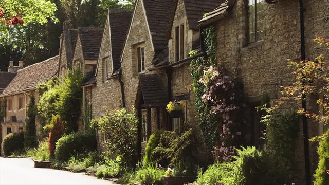 WS Row of stone houses / Castle Combe, Cotswolds, Wiltshire, UK