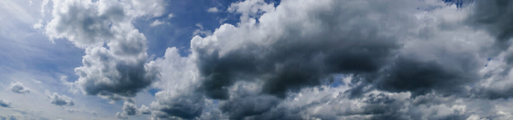 Panoramabild einer Wolkenformation - obrazy, fototapety, plakaty