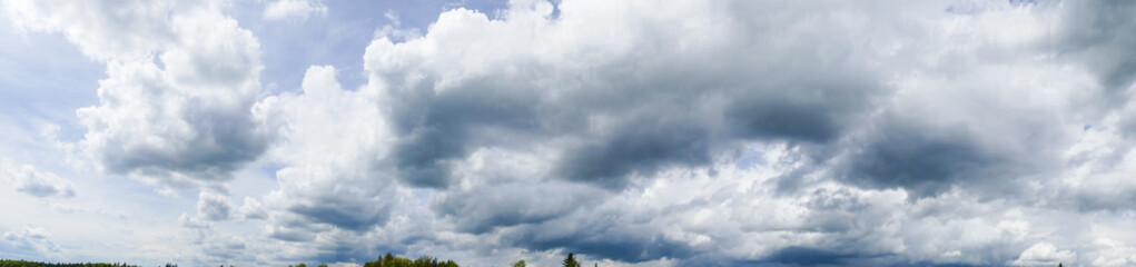 Wolken im Panoramaformat