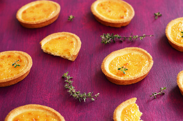 Mini lemon tart with thyme