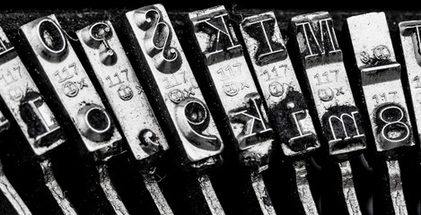 Typen einer alten Schreibmaschine