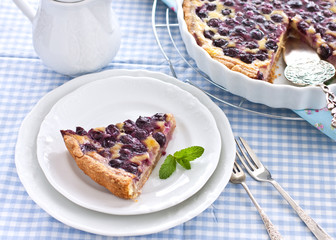 Blueberry and sour cream pie
