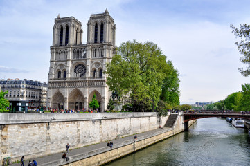 Fototapeta na wymiar Cattedrale di Notre-Dame 5