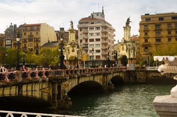 Obraz premium Maria Cristina bridge over Urumea river