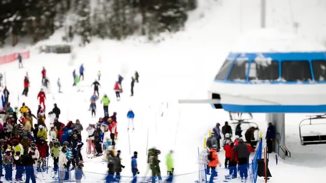 WS T/L HA Skiers queueing for ski lift/ Little Cottonwood Canyon, Utah, USA