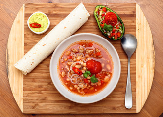 Chili con carne with guakomolle and salad
