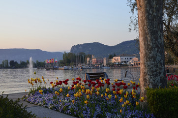 Abend an der Uferpromenade in Bardolino, Gardasee