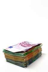 Geldstapel mit benutzten Euroscheinen 500 on top