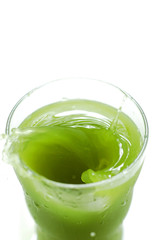 渦巻くアイス抹茶.