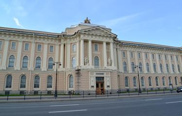 Fototapeta na wymiar St. Petersburg. The building of Academy of Arts on Universitetsk