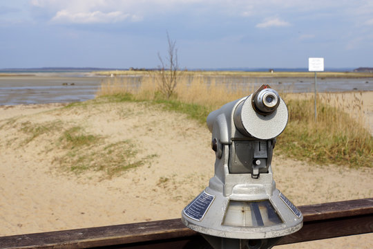Fernglas am Naturschutzgebiet Langenwerder